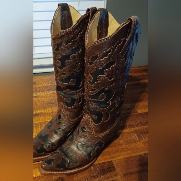 Corral Vintage Boots - Picture 6 of 10